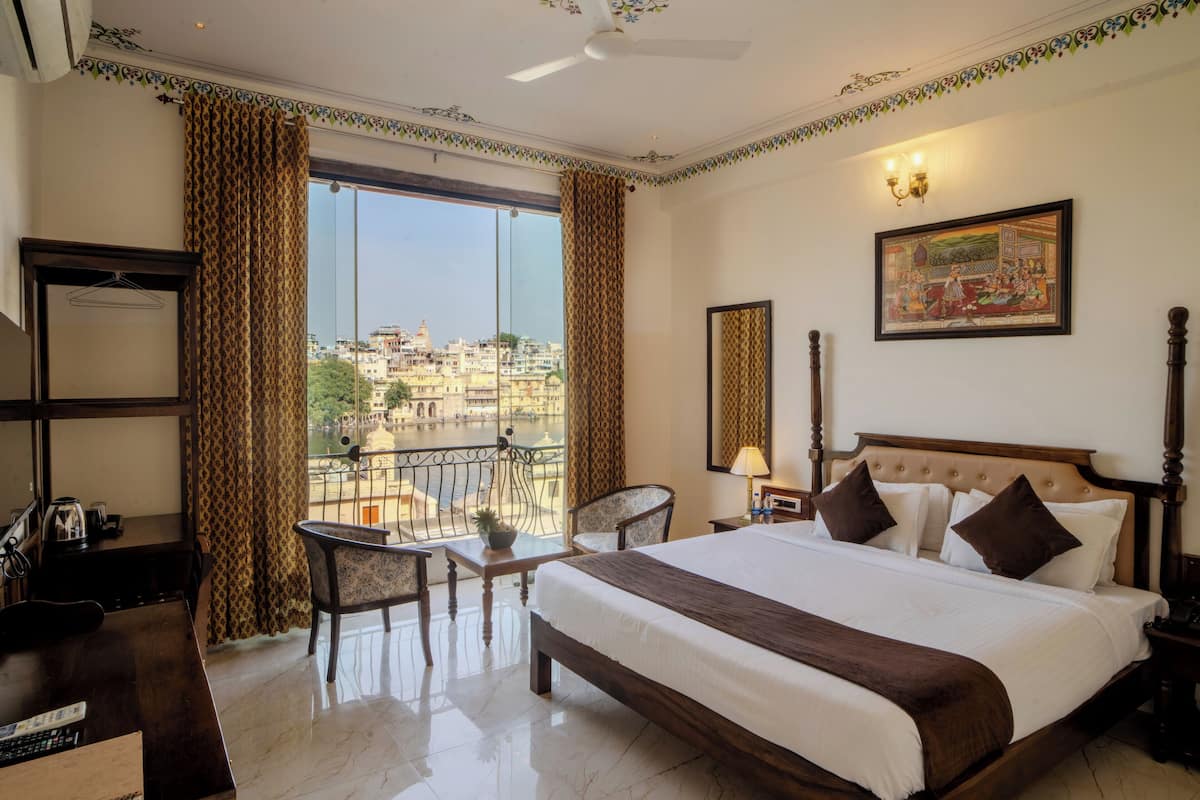 Superior-huone, järvinäköala | Kannettavalle tietokoneelle sopiva työtila, äänieristys, ilmainen Wi-Fi