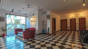 Lobby sitting area - Dera Pichola A Lake Facing Hotel (Udaipur)