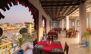 Breakfast, lunch, dinner and brunch served - Dera Pichola A Lake Facing Hotel (Udaipur)