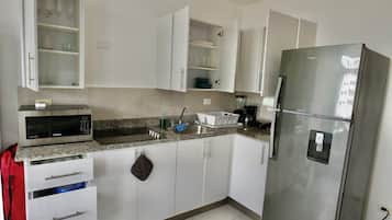 Comfort Apartment, Beach View | Private kitchen