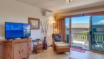 Una televisión, una oficina