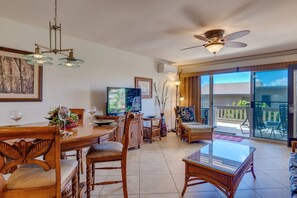 TV, offices - Kahana Sunset Oceanfront Resort (Lahaina)