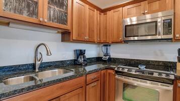 Fridge, microwave, stovetop, dishwasher