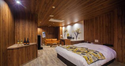 HOTEL elLle - Adults Only