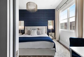 4 chambres, bureau, fer et planche à repasser, lit parapluie