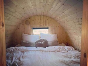 2 bedrooms, bed sheets