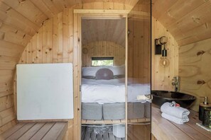 2 bedrooms, bed sheets
