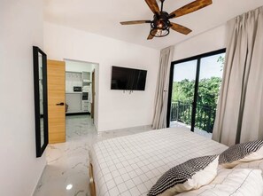 3 habitaciones, tabla de planchar con plancha y cuna de viaje 