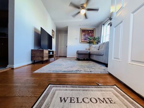 Living area - Cozy 2-bedroom apartment with WiFi, AC, walk to UK Campus/Hospital, near St. Joe (Lexington)