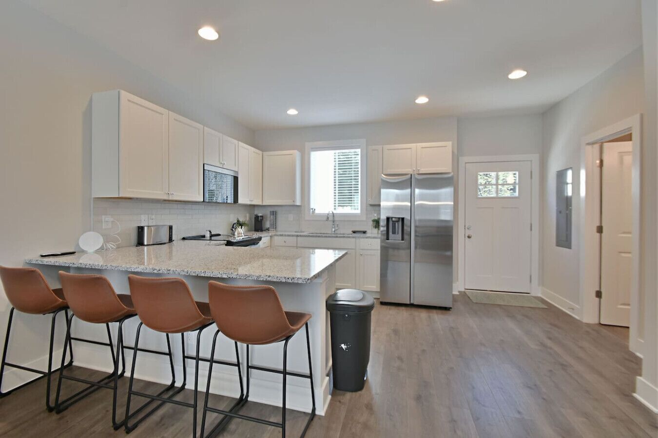 冰箱、微波炉、烤箱、炉灶