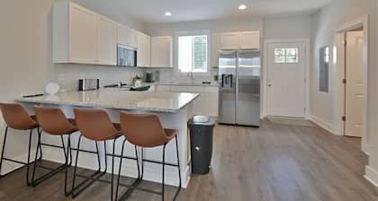 Rooftop Balcony with River View in SoKnox