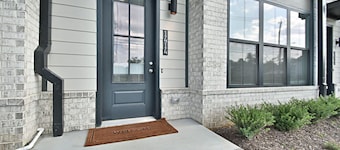 SoKno w/balcony & river view - 1 min to Sevier Ave