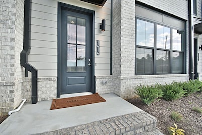 SoKno w/balcony & river view - 1 min to Sevier Ave