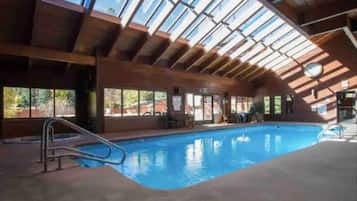 Indendørs pool, opvarmet pool
