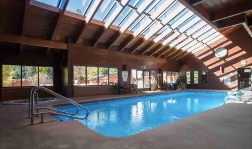 Amazing Views, hot tubs, pool, sauna and plenty of parking at cozy Frisco condo