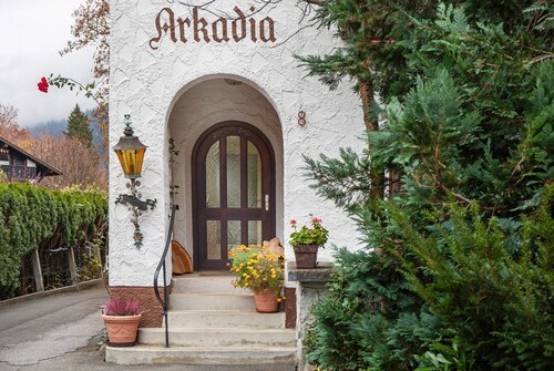 Studio Apartment 'Gästehaus Arkadia - Ferienwohnung 3' with Mountain View, Balcony and Wi-Fi