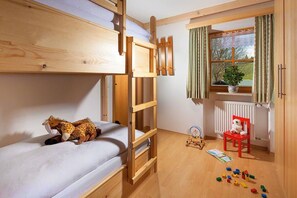 1 bedroom, bed sheets