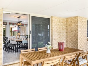 تناول الطعام بالخارج