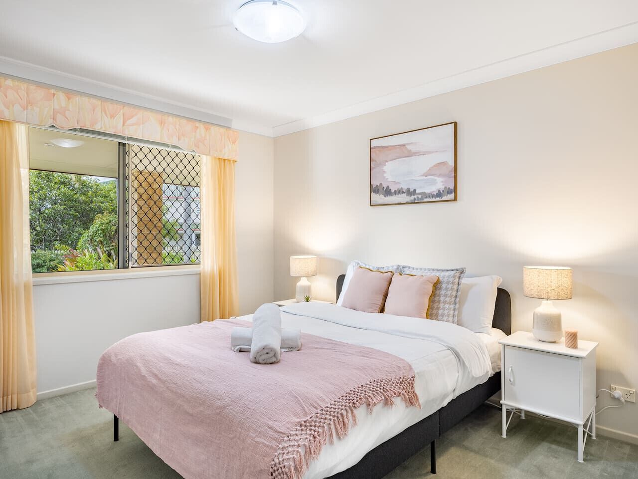 4 camere, una scrivania, ferro/asse da stiro, Wi-Fi gratuito