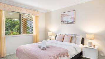 4 camere, una scrivania, ferro/asse da stiro, Wi-Fi gratuito