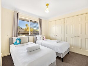 4 bedrooms, desk, iron/ironing board, free WiFi