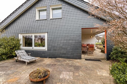 'Haus Waldblick' mit privater Terrasse, privatem Garten und WLAN