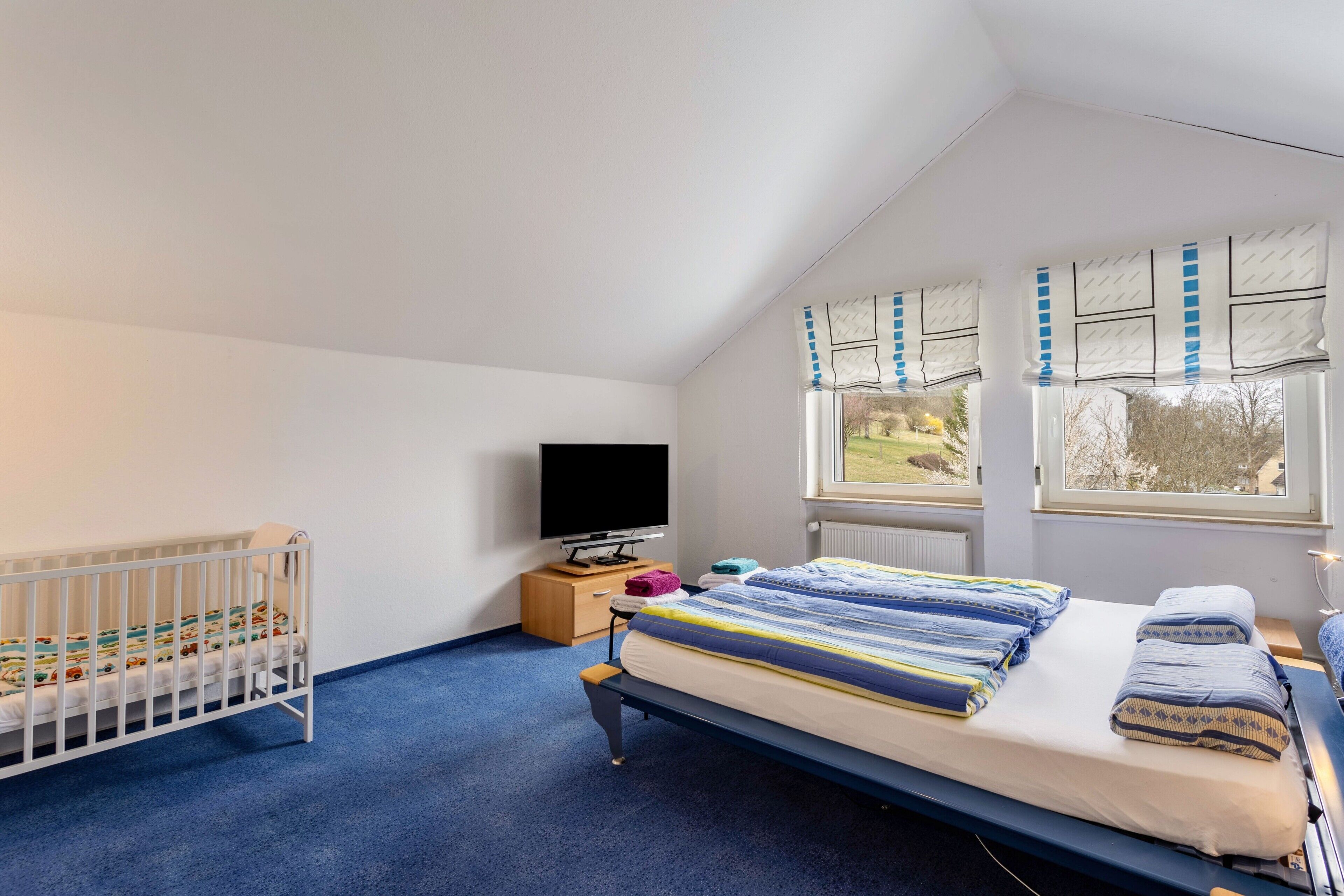 4 slaapkamers, een strijkplank/strijkijzer, gratis wifi, beddengoed