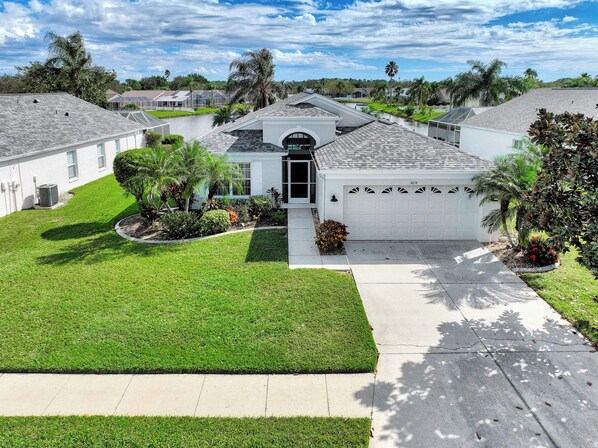 Exterior - Bradenton’s SUNshine Bellis - private POOL with a VIEW!
(Bradenton)