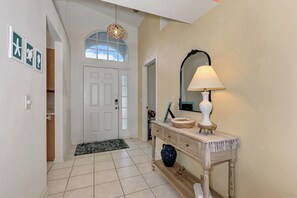 Interior - Bradenton’s SUNshine Bellis - private POOL with a VIEW!
(Bradenton)