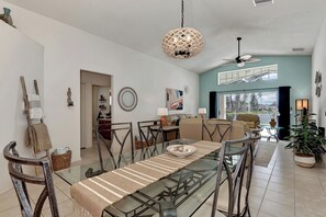 Dining - Bradenton’s SUNshine Bellis - private POOL with a VIEW!
(Bradenton)