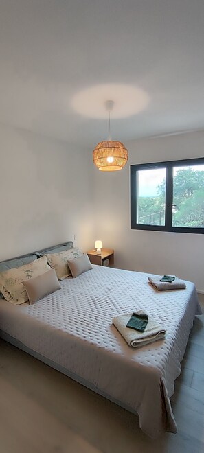 2 bedrooms, iron/ironing board, WiFi, bed sheets - Casa Di Cortanni - Appartement Avec vue au Calme. Seulement 10 min de la Plage (Castellare-Di-Casinca)