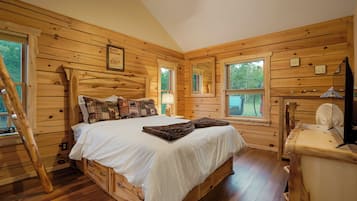 2 bedrooms, desk, travel cot, free WiFi