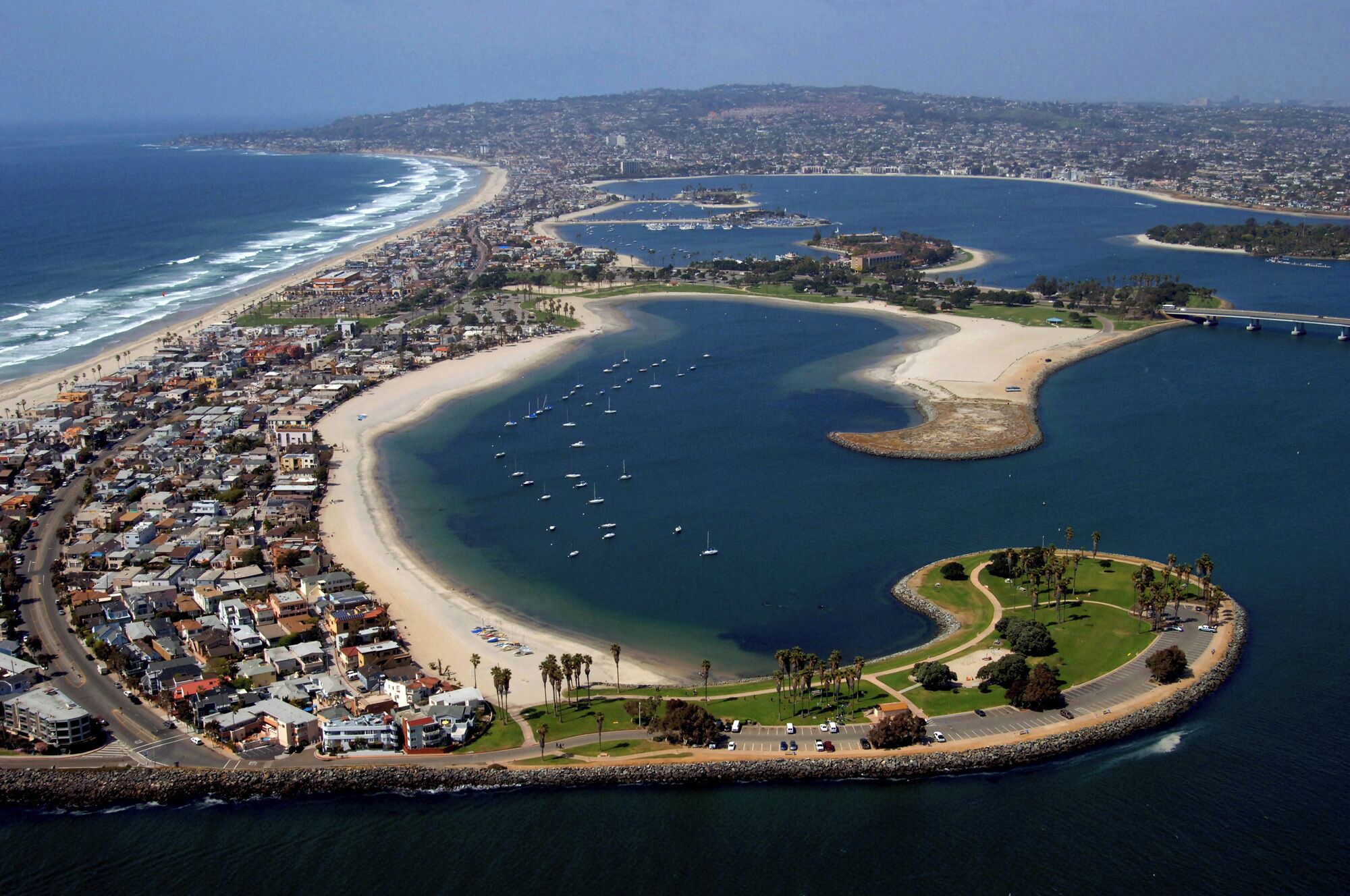 بالقرب من الشاطئ