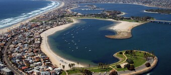 Water View Penthouse just 1 House to Bay!