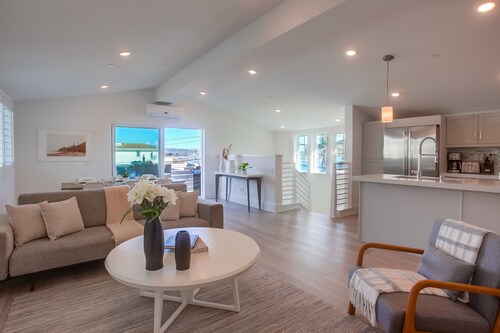 Water View Penthouse just 1 House to Bay!