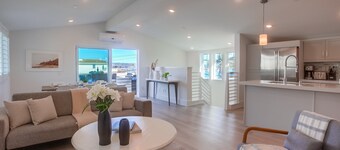 Water View Penthouse just 1 House to Bay!