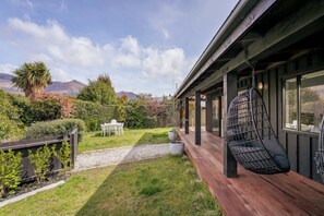Outdoor dining - Mt Roy Views Summary: (Wanaka)