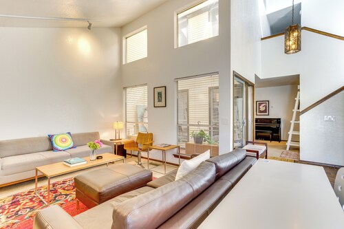 Edmond Townhome w/ Pool Access Near Arcadia Lake!