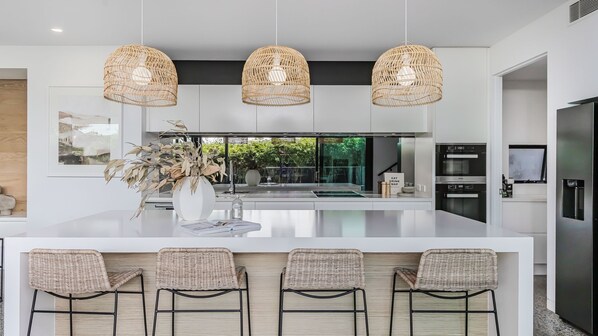 雪櫃、爐具、洗碗機、多士爐