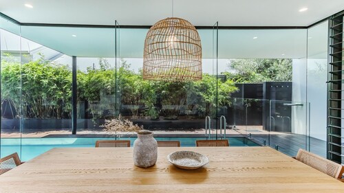 Oceans Echo - Beachfront luxury holiday home