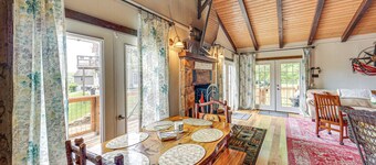Walk to Alpine Lake: Terra Alta Cabin w/ Deck