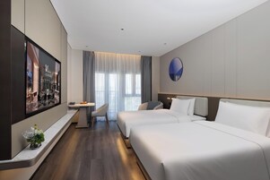 Business Twin Room | Pillowtop beds, blackout drapes, free WiFi