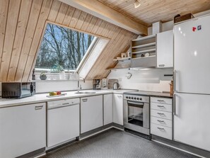 Fridge, microwave, oven, dishwasher - Vacation home "Hera" by Interhome (Oksbøl)