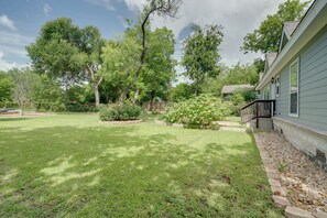 Property grounds - 6 Mi to Dtwn: Austin Home w/ 2 Patios & Grill (Austin)