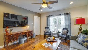 Unclassified image, 4 of 24, button - Fourth Ward Apartment: 1 Mi to Downtown Houston! (Houston)