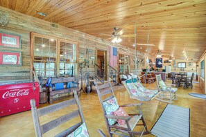 Interior - Pet-Friendly Ehrhardt Home w/ Private Pond & Yard! (Ehrhardt)