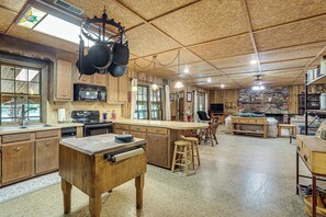 Kühlschrank, Mikrowelle, Herdplatte, Geschirrspüler