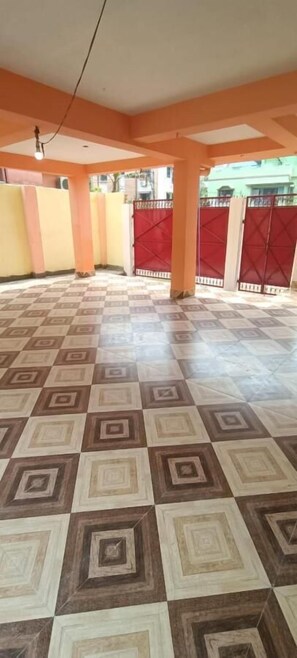 Free self parking - Regencyy Guest House (Kolkata)