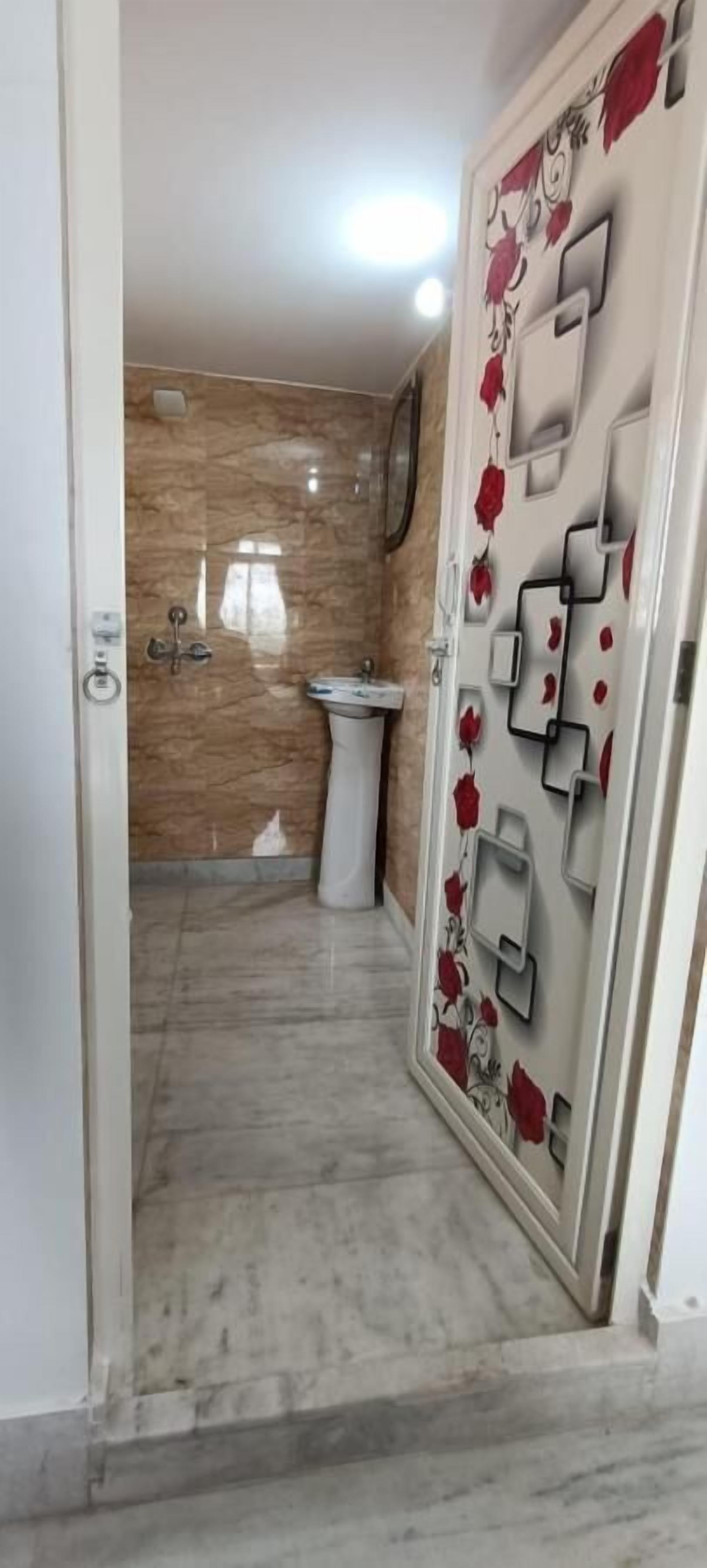 淋浴设施、免费洗浴用品、毛巾、卫生纸