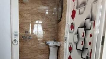 Shower, free toiletries, towels, toilet paper